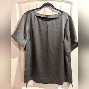 Dressy Tee - brand sizing s (XL equivalent)